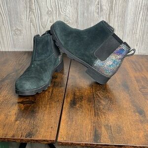 Sorel Youth Emelie Chelsea Sea Salt Waterproof Suede Boot Black Size 4